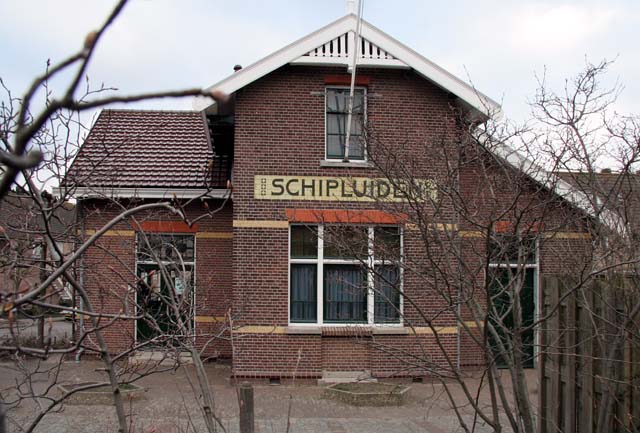 Tramstation, wat weggestopt in woonwijk Keenenburg