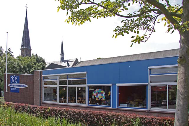 Nieuwe Aloysiusschool Maasland, gezien vanaf de Kluisweer, 2009
