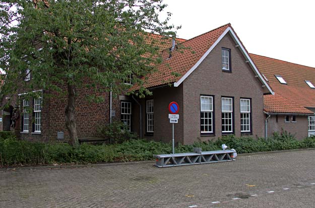 Twee gezichten van... Nr. 102: De St. Jozefschool in Schipluiden  - 2011